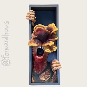 The Last of Us Infected Nooks Vinyl Bookend by CultureFly